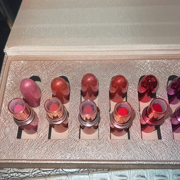 NIB! Mac Cosmetics Snow Ball Mini Lipstick Kit. - Picture 5 of 11